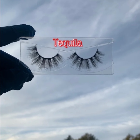 Lashes - Picture 5 of 7